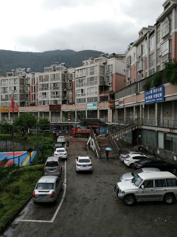 四川省攀枝花市西區(qū)蘇鐵中路靠近攀枝花市西區(qū)人民政府政務(wù)服.